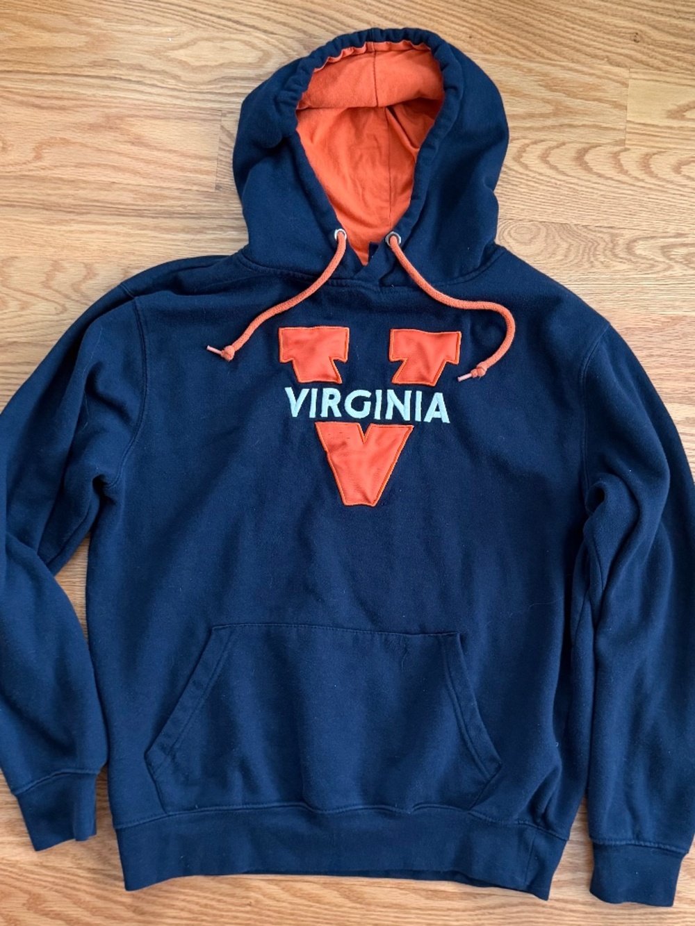 Campus Heritage Virginia "V" Hoodie (M)